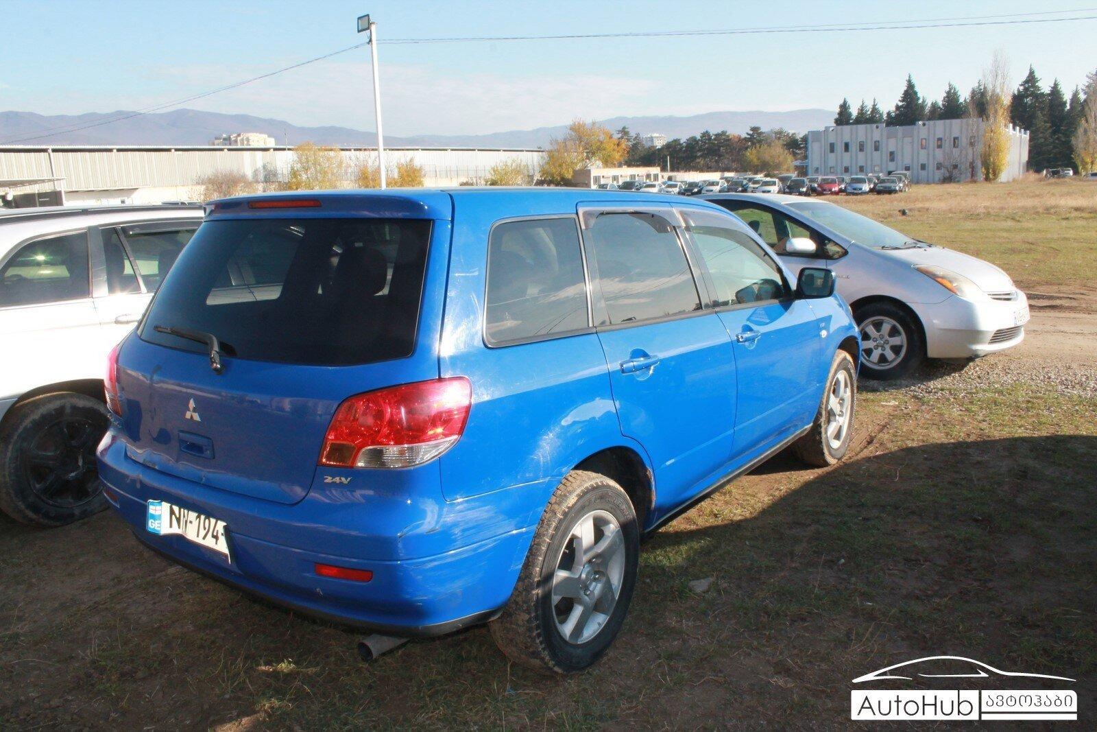 Mitsubishi airtrek синий