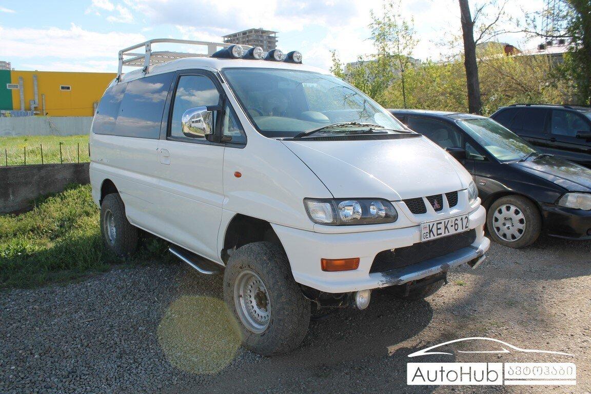 Mitsubishi delica 2000 года