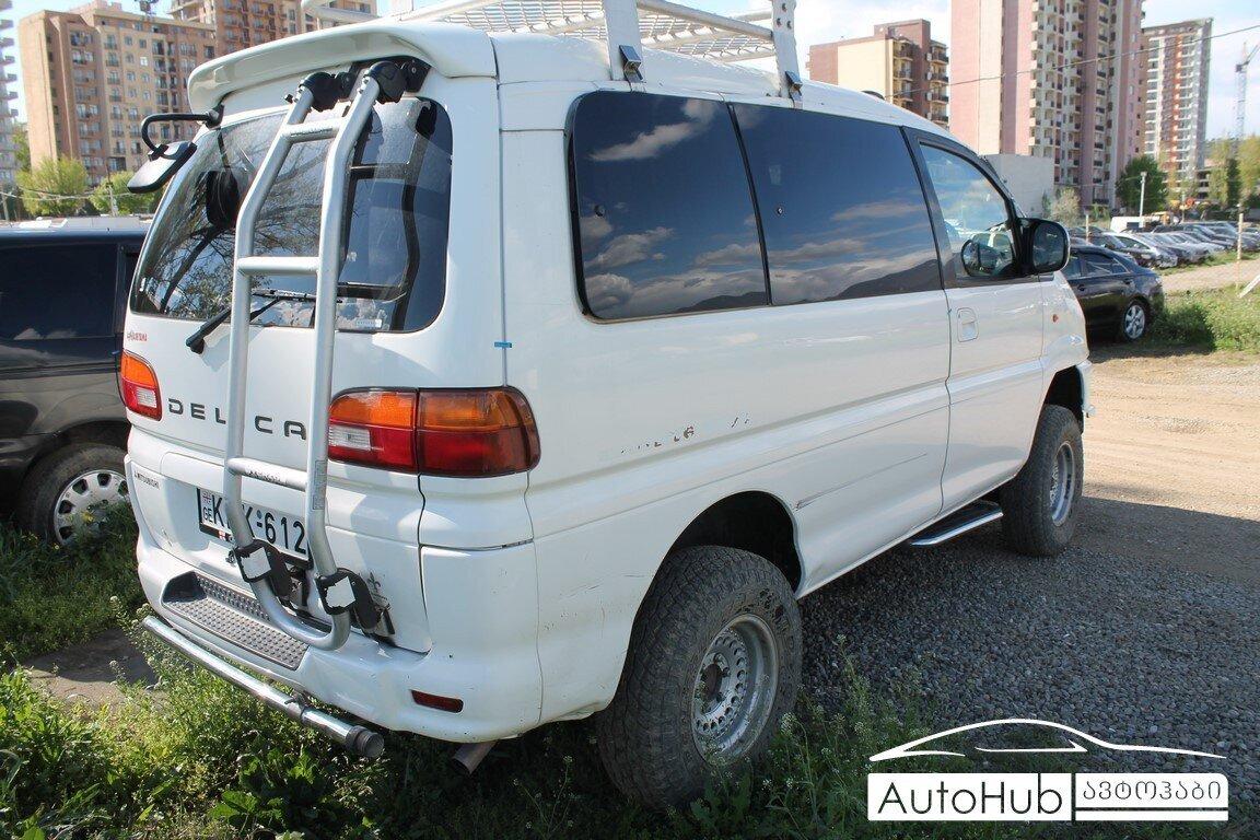 Mitsubishi delica 2000 года