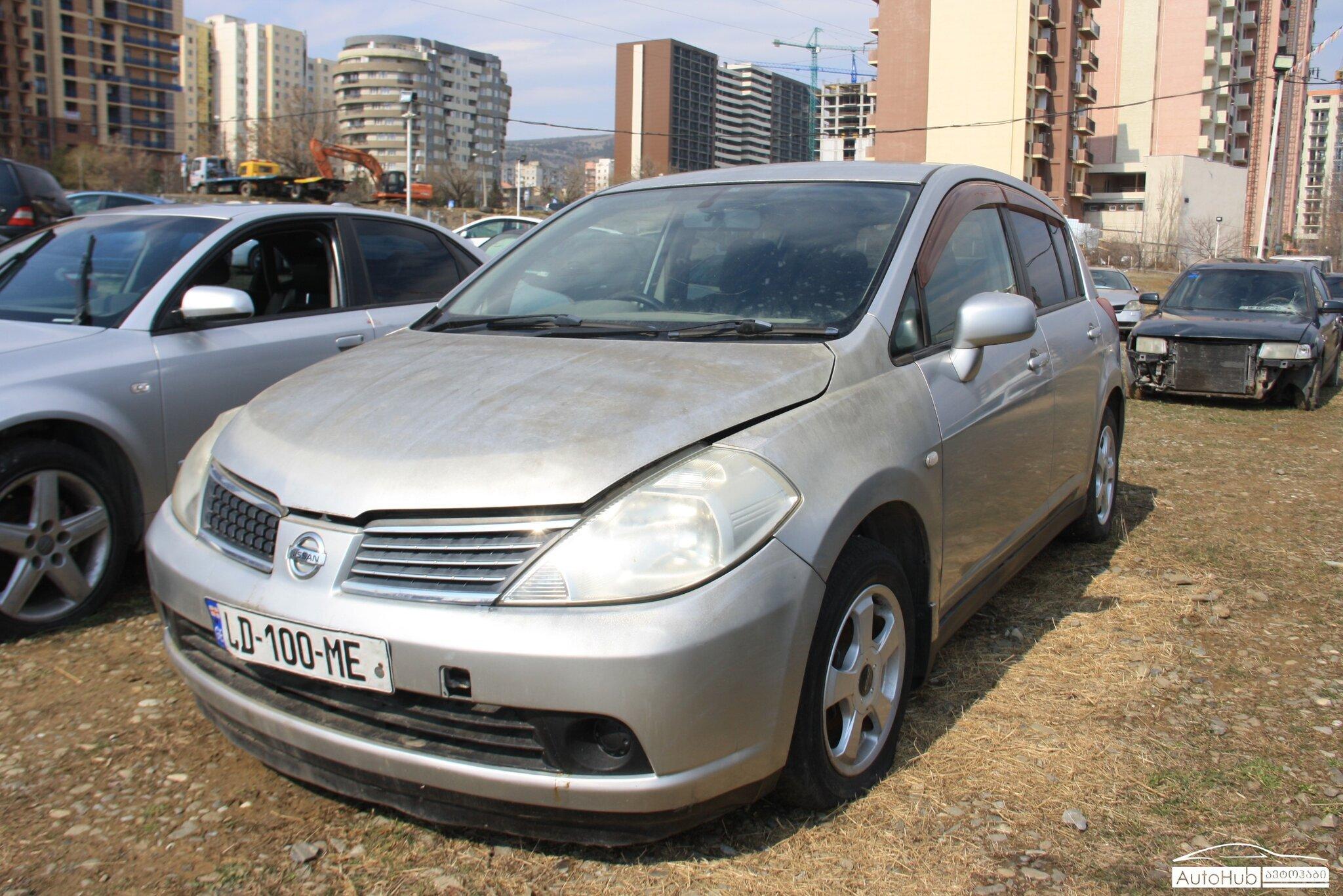 Nissan tiida 2004