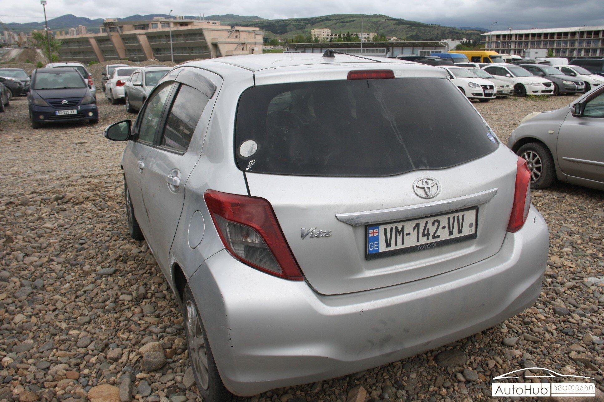 TOYOTA Vitz