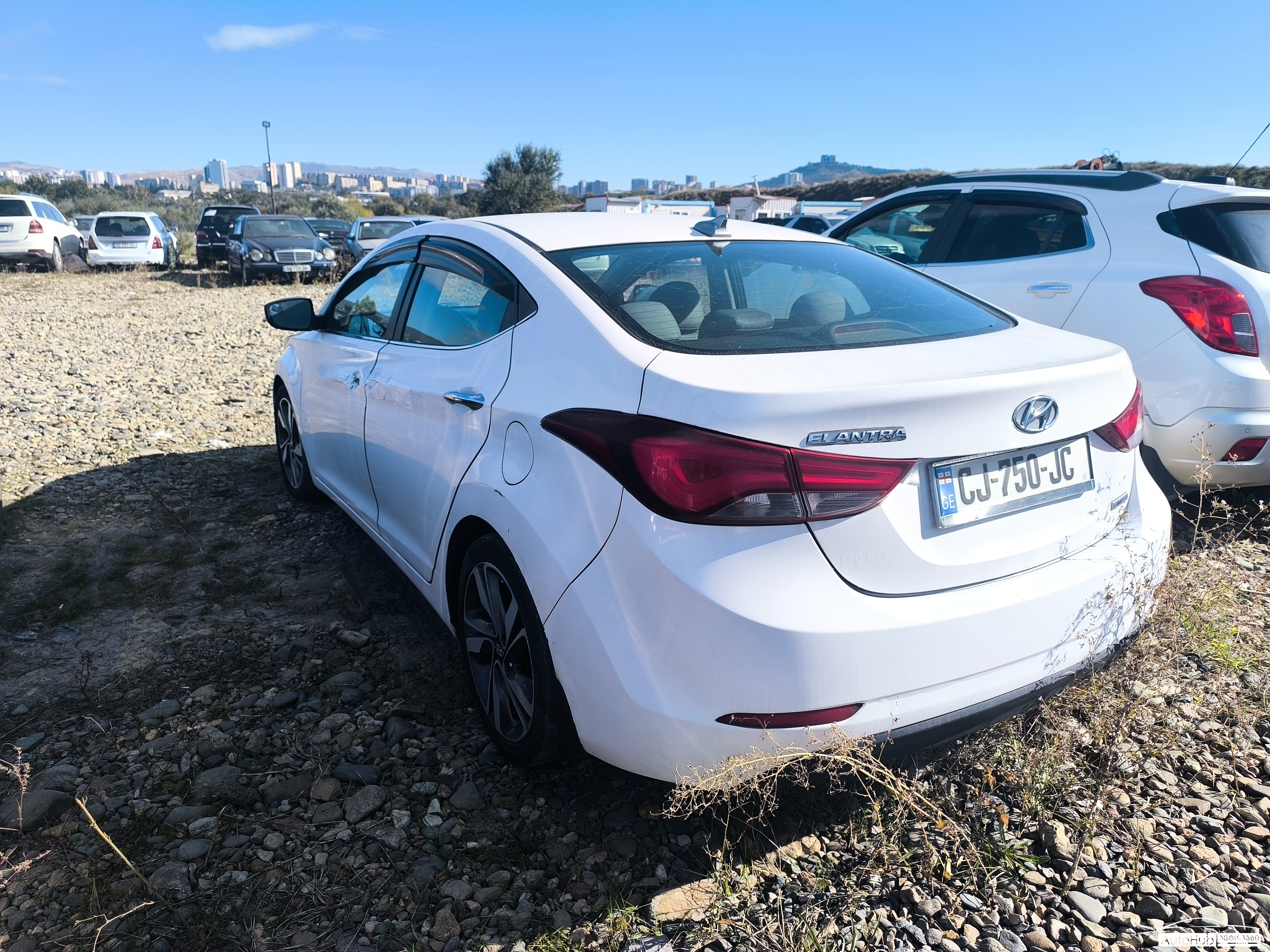 HYUNDAI Elantra