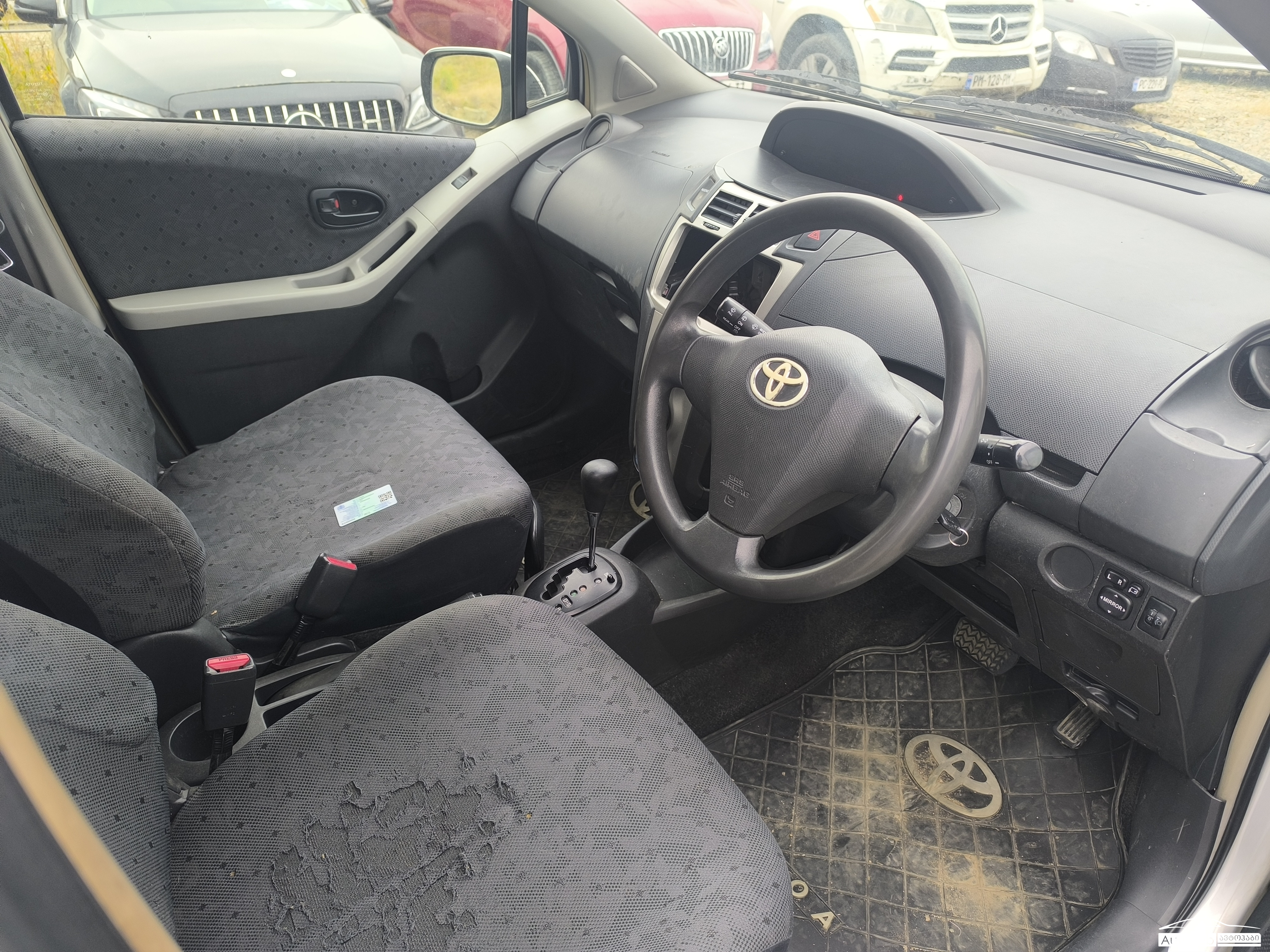 TOYOTA Vitz