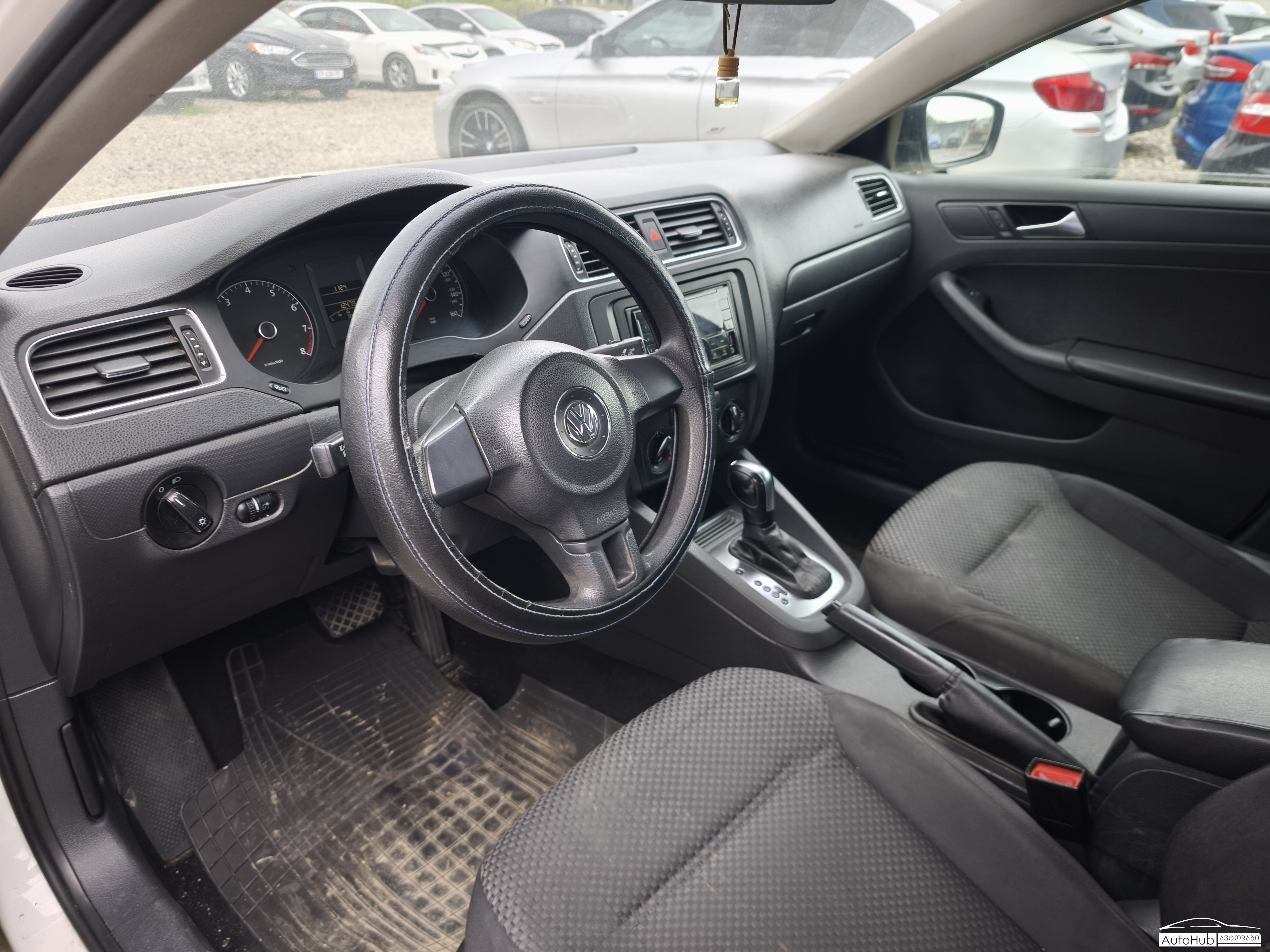 VOLKSWAGEN Jetta