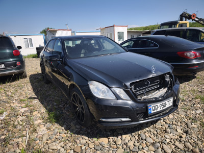 MERCEDES BENZ E 200