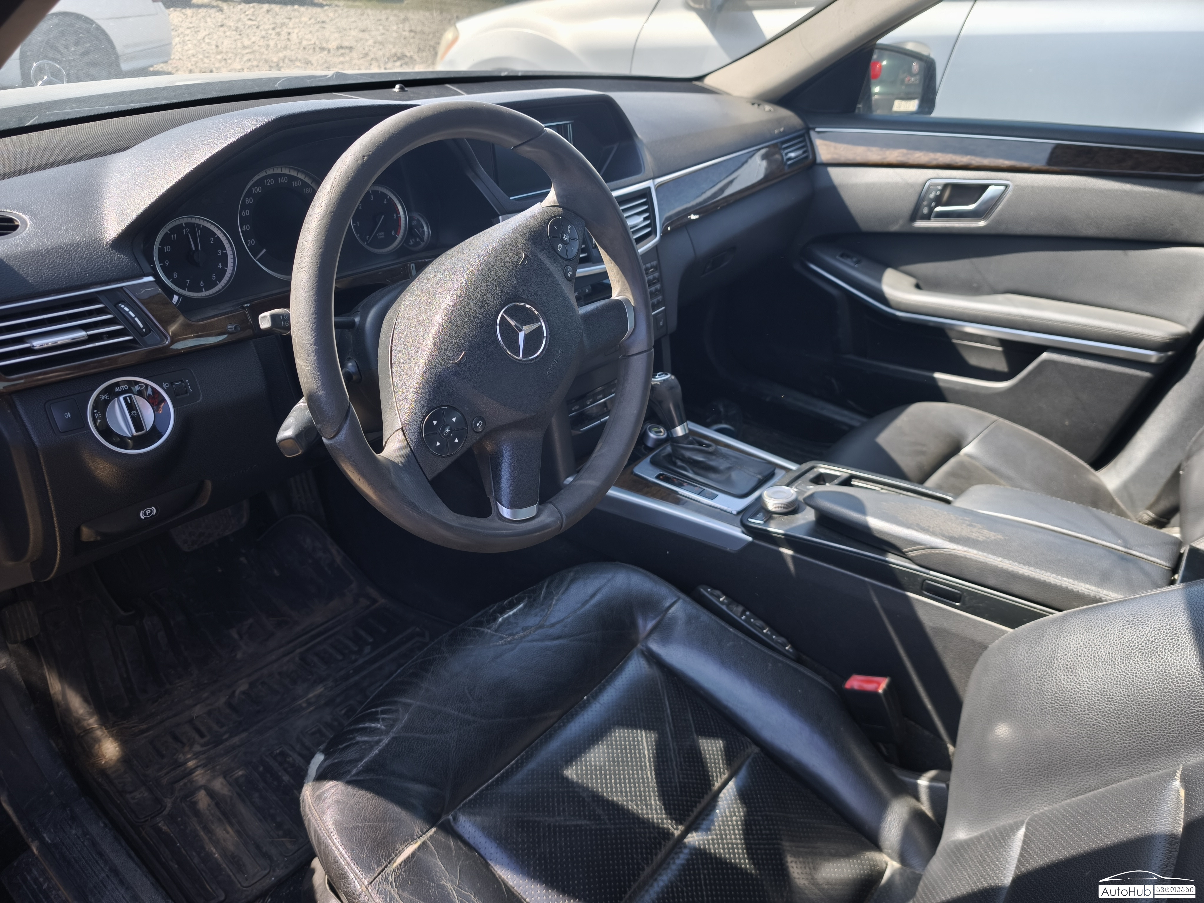 MERCEDES BENZ E 200