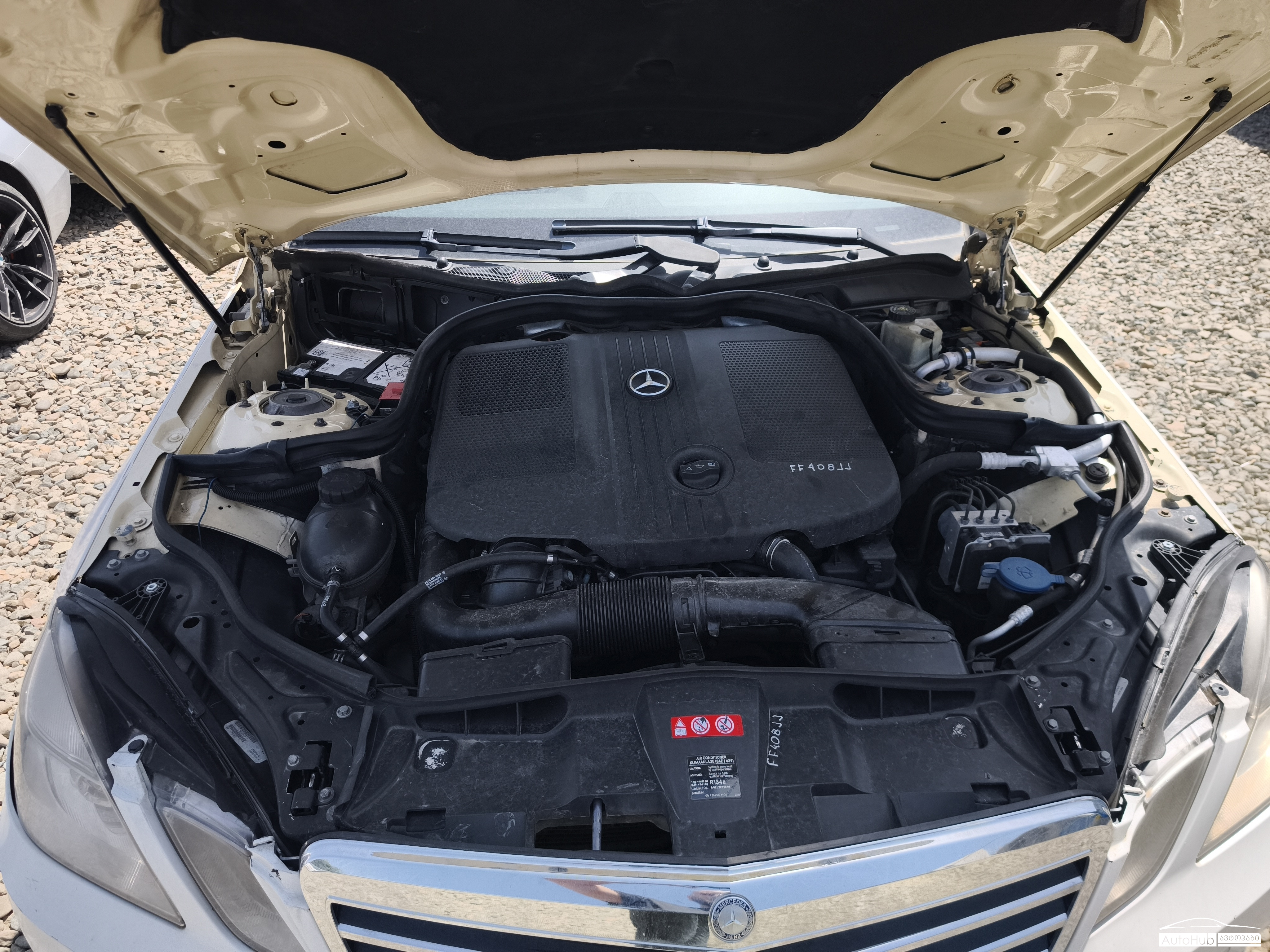 MERCEDES BENZ E 200
