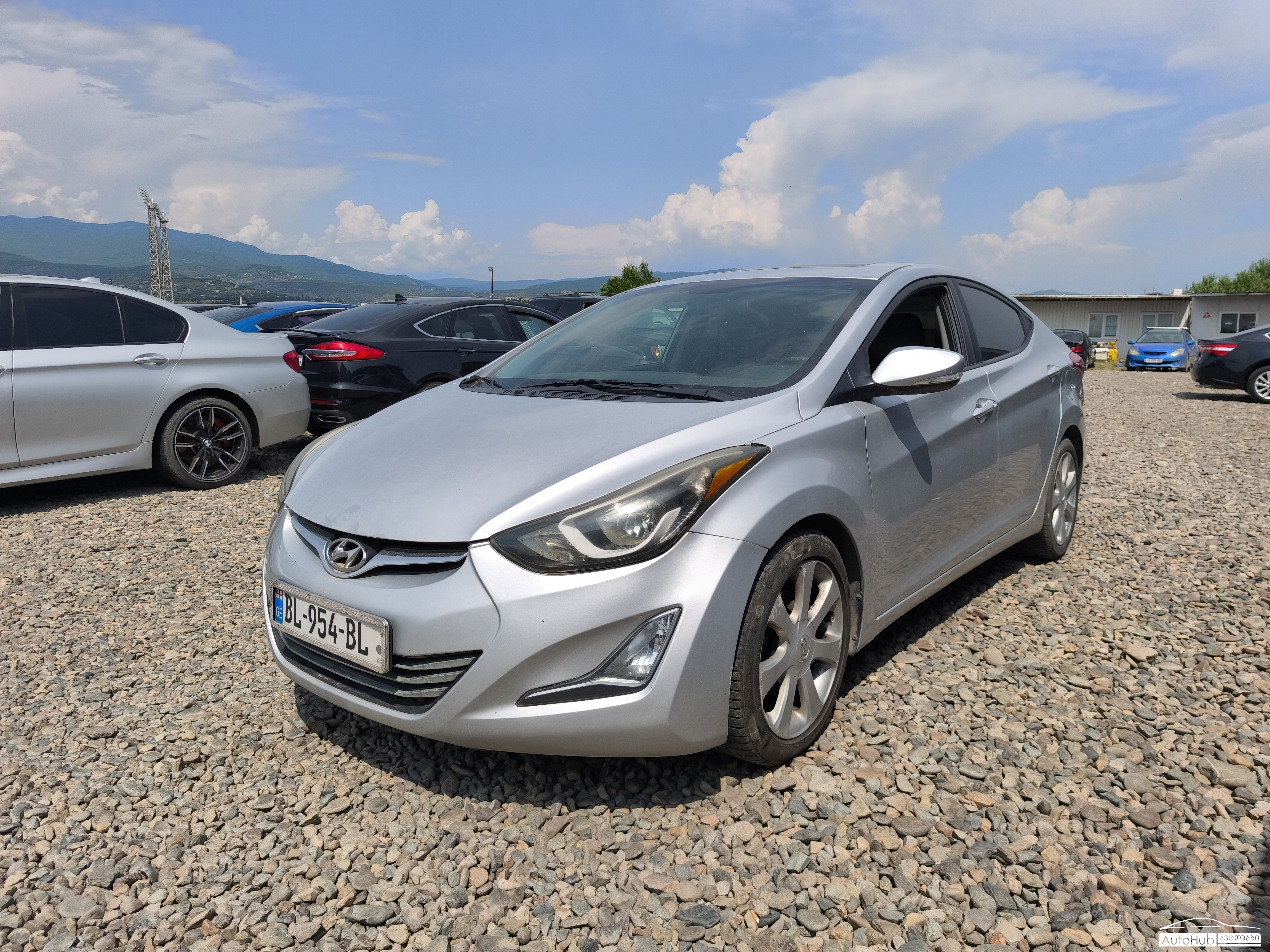 HYUNDAI Elantra