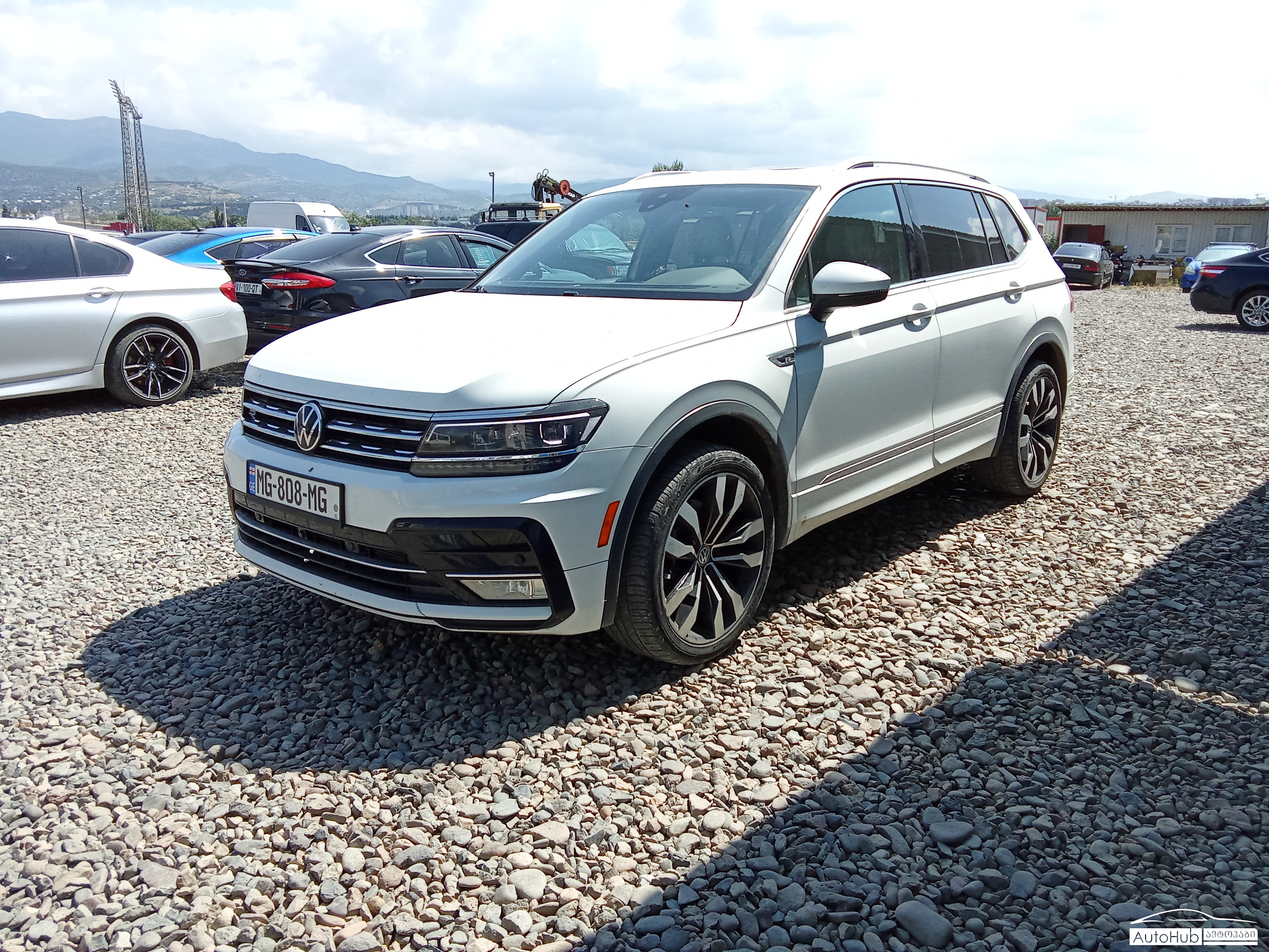 VOLKSWAGEN Tiguan