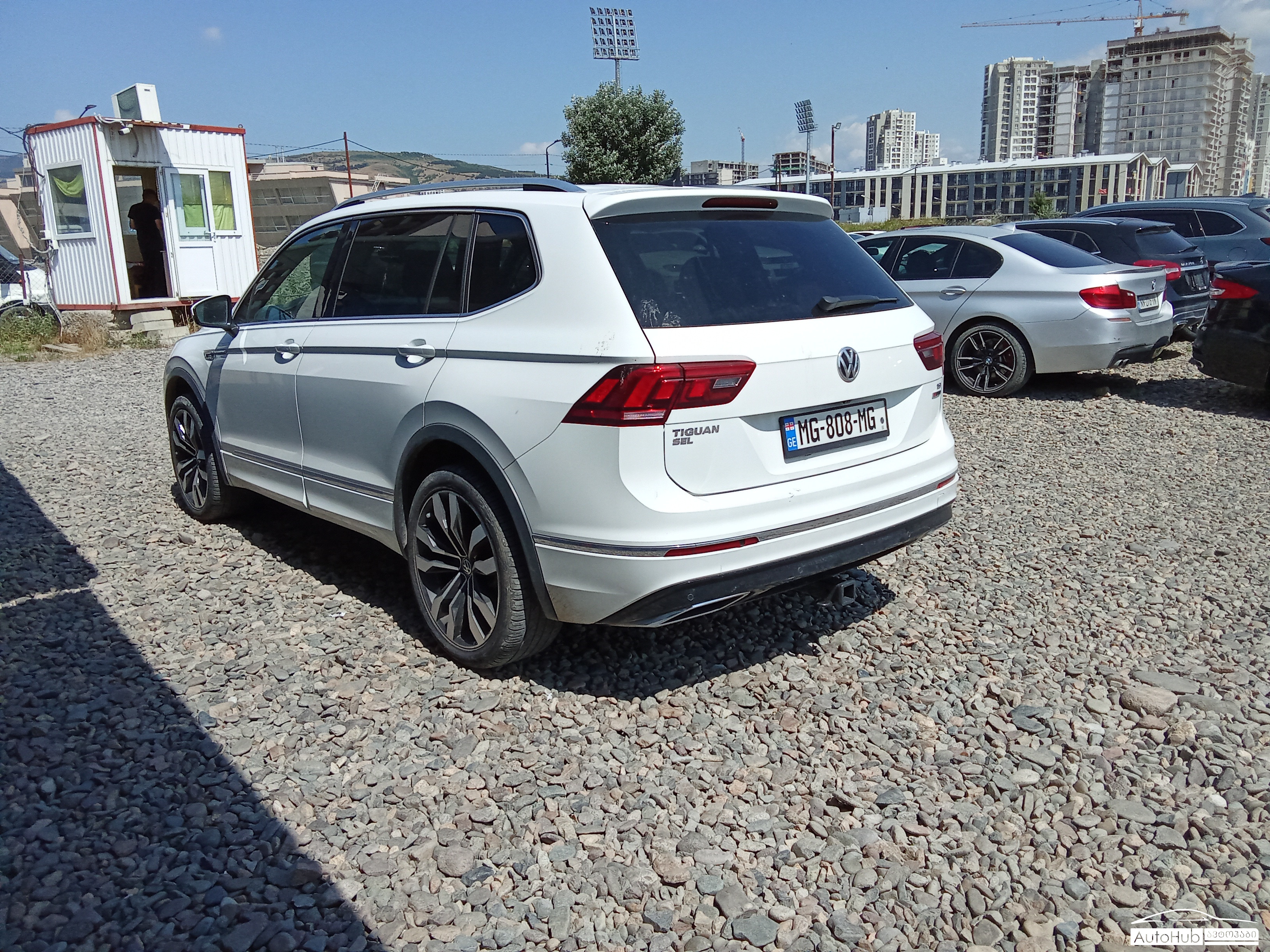 VOLKSWAGEN Tiguan
