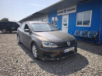 VOLKSWAGEN Jetta