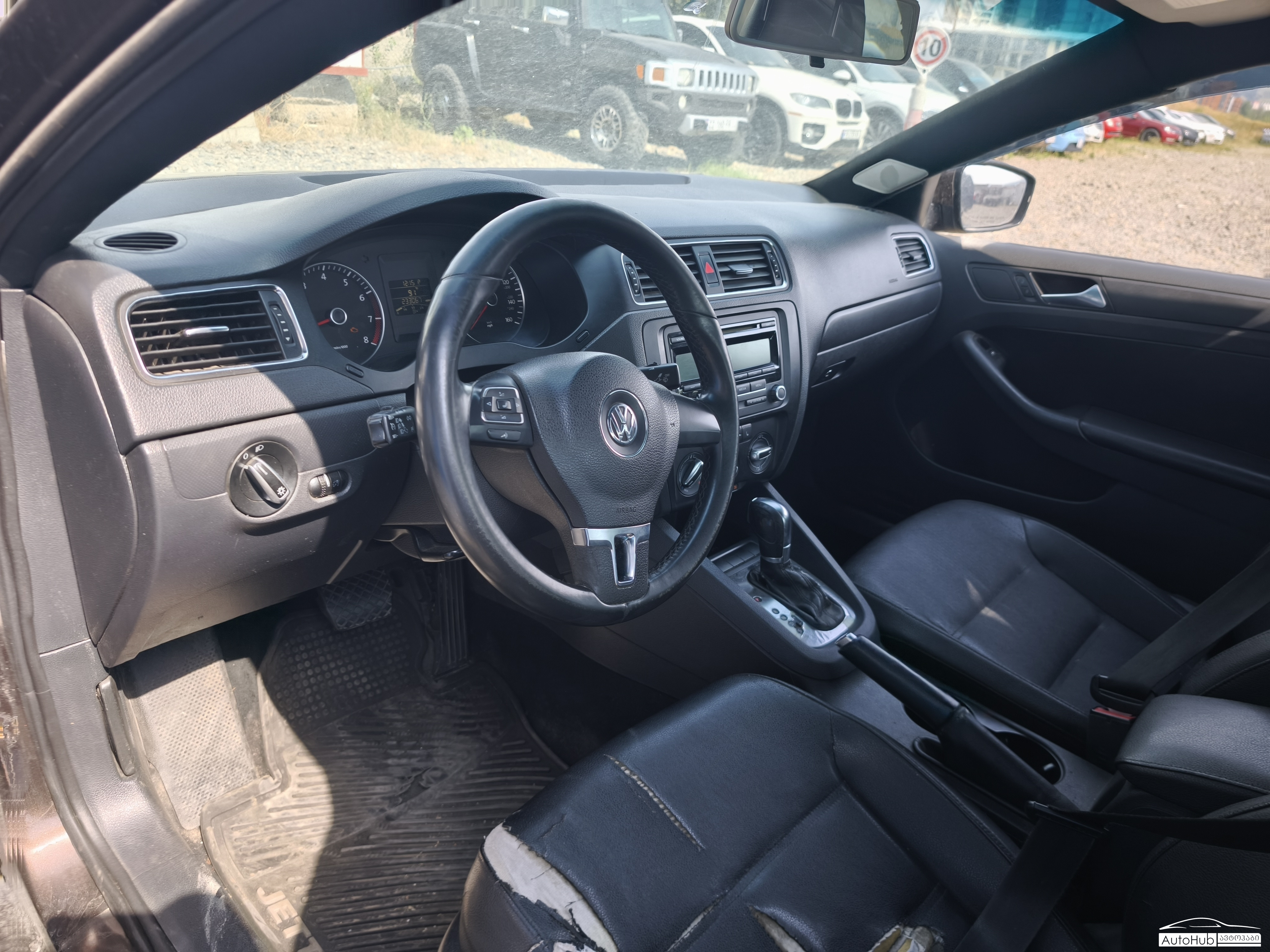 VOLKSWAGEN Jetta