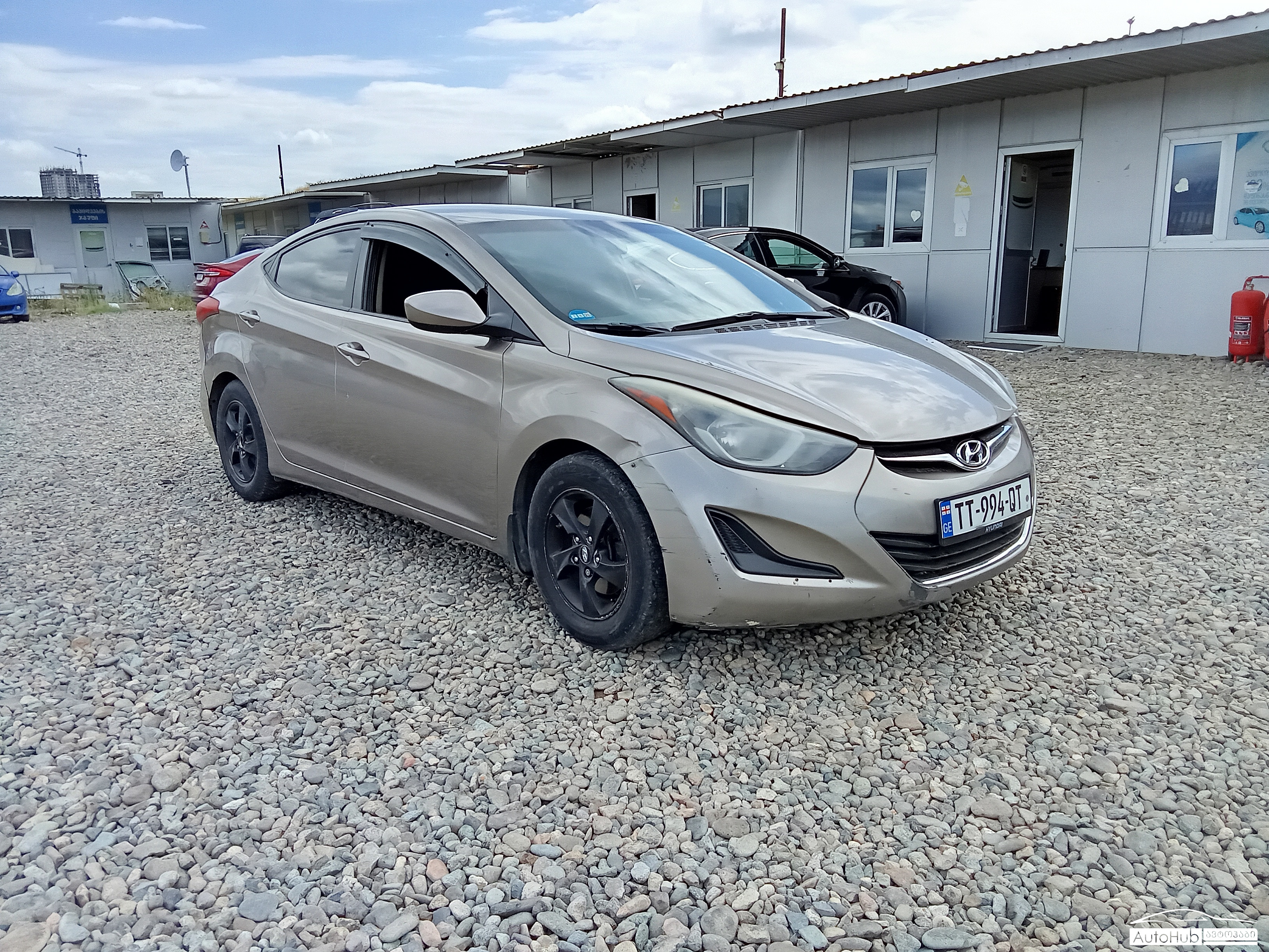 HYUNDAI Elantra