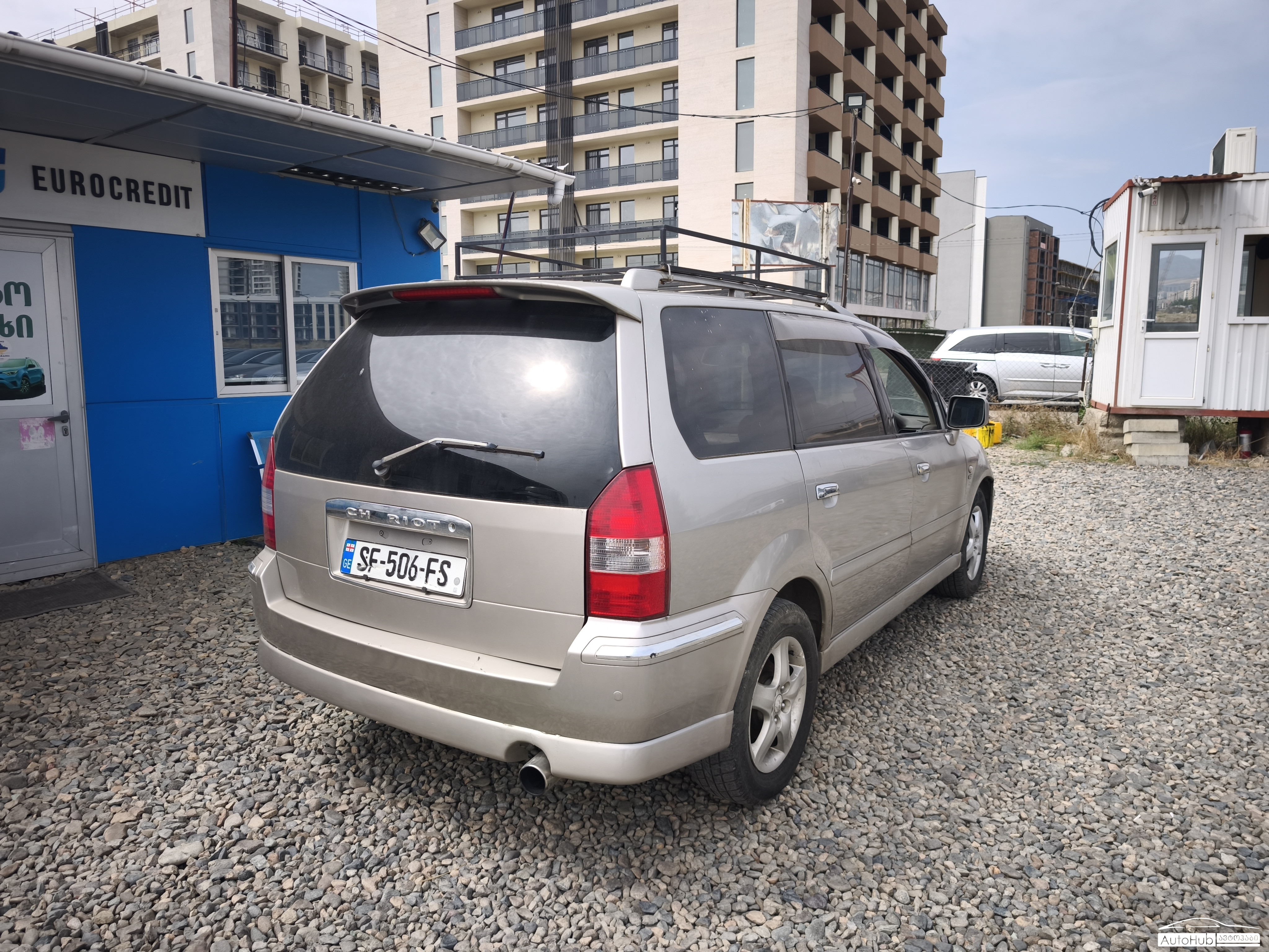 MITSUBISHI Chariot