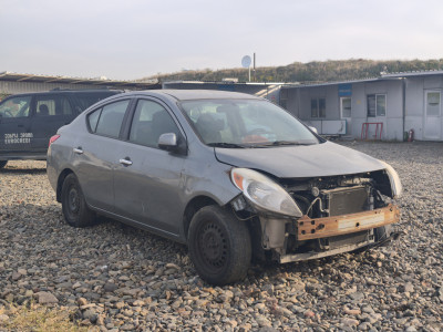 NISSAN Versa