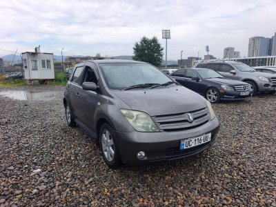 TOYOTA Ist